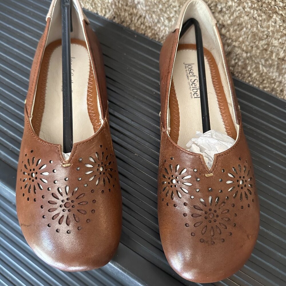 Josef Seibel Size 36 EU, 5.5-6 US. Cute Comfortable Leather Flats